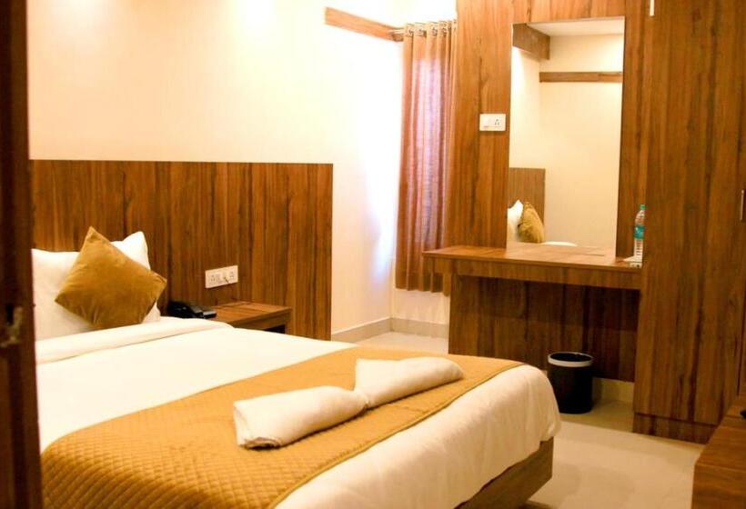 标准间, Sakura Inn