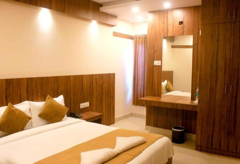 标准间, Sakura Inn