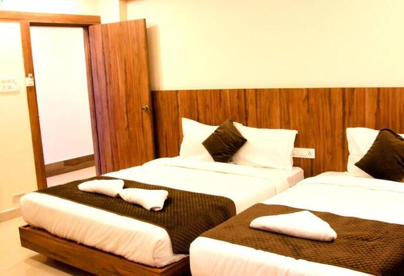 标准三人间, Sakura Inn