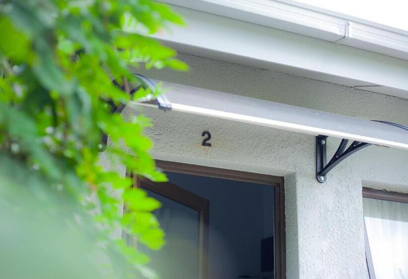 Номер Стандарт Вид на Бассейн, Kv Luxury Guest House