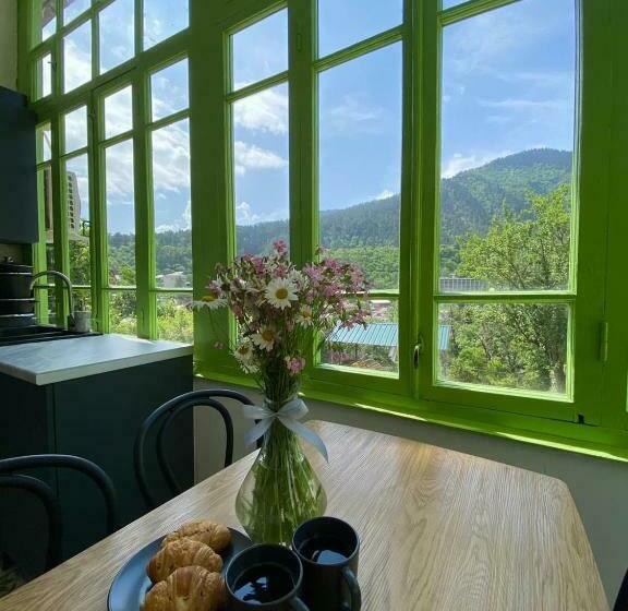 اتاق خانوادگی, Polifonia Inn Borjomi