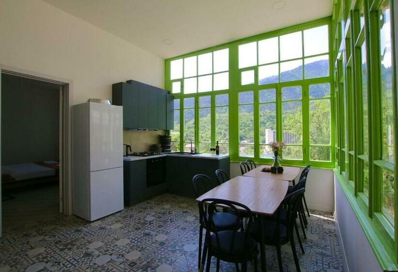 اتاق خانوادگی, Polifonia Inn Borjomi