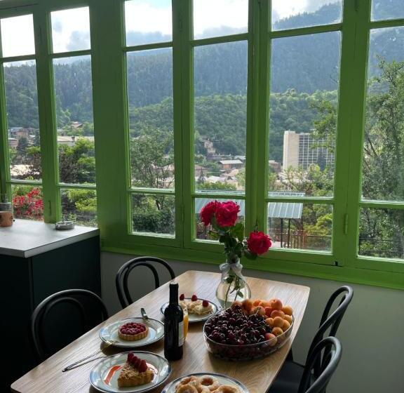 اتاق استاندارد با تخت بزرگ, Polifonia Inn Borjomi