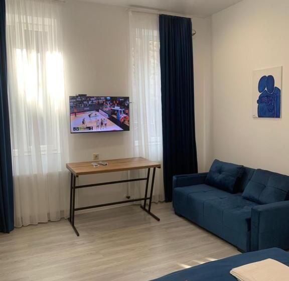 استودیو خانوادگی, Polifonia Inn Borjomi