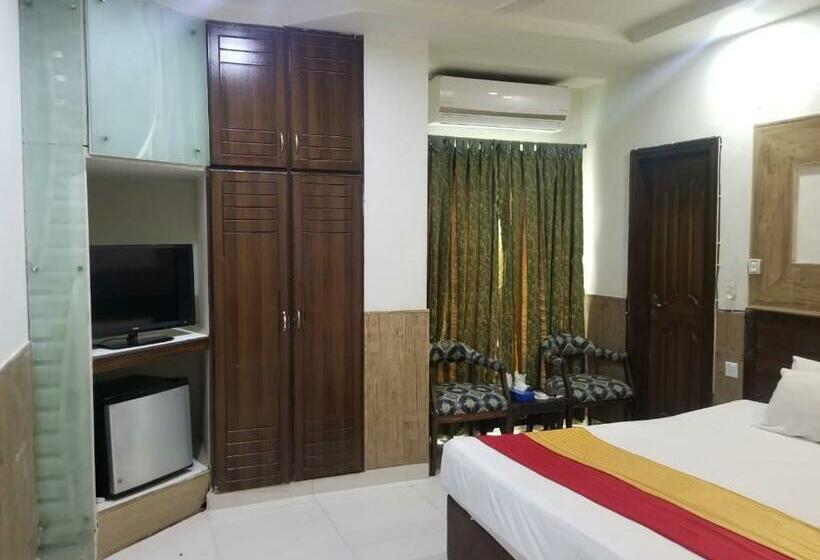 اتاق لوکس, Quick Continental Hotel Jail Road