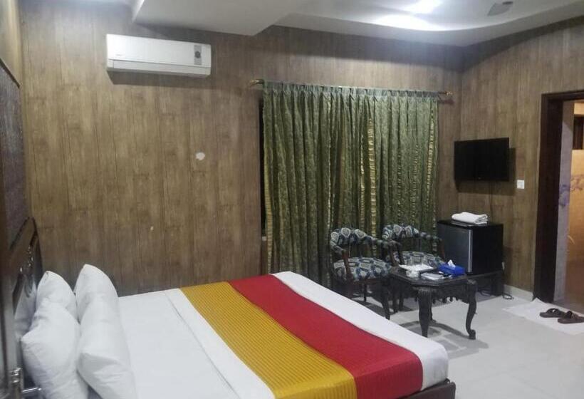 اتاق لوکس خانوادگی, Quick Continental Hotel Jail Road