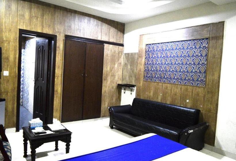 اتاق لوکس خانوادگی, Quick Continental Hotel   Jail Road