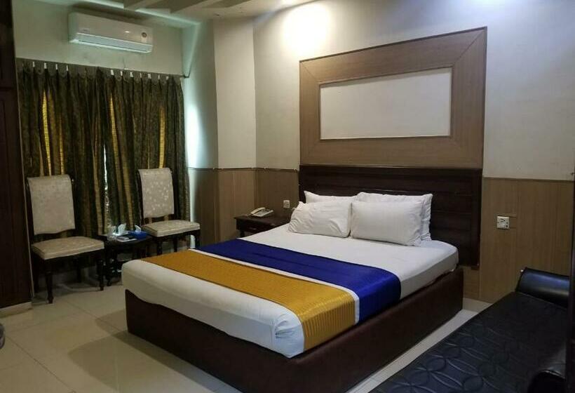 اتاق لوکس, Quick Continental Hotel Jail Road