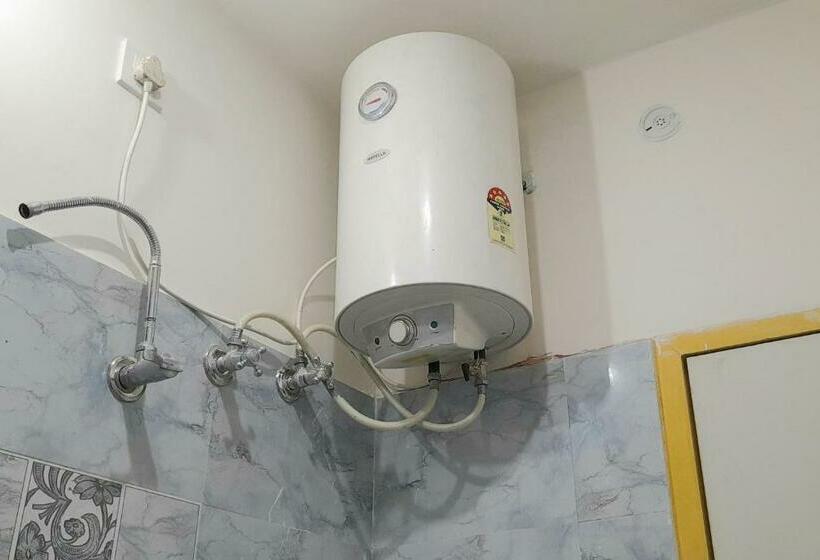 اتاق خانوادگی, Kanak Home Stay