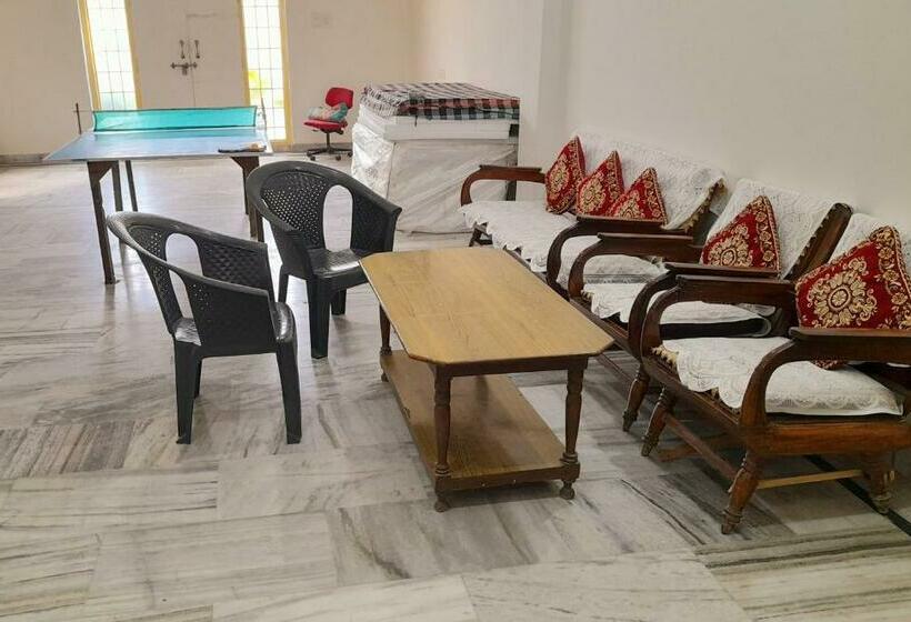 Quarto Familiar, Kanak Home Stay