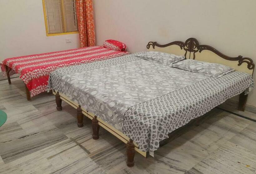 اتاق خانوادگی, Kanak Home Stay