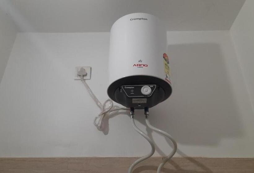 اتاق خانوادگی, Kanak Home Stay