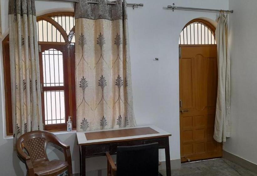 Quarto Familiar, Kanak Home Stay