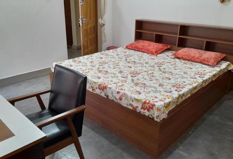 اتاق خانوادگی, Kanak Home Stay