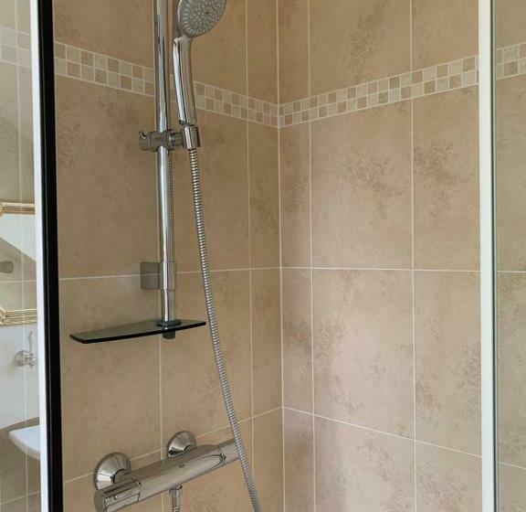 غرفة عائلية مطلّة علي الحديقة, La Grenouillère   Chambre D Hôtes De Charme