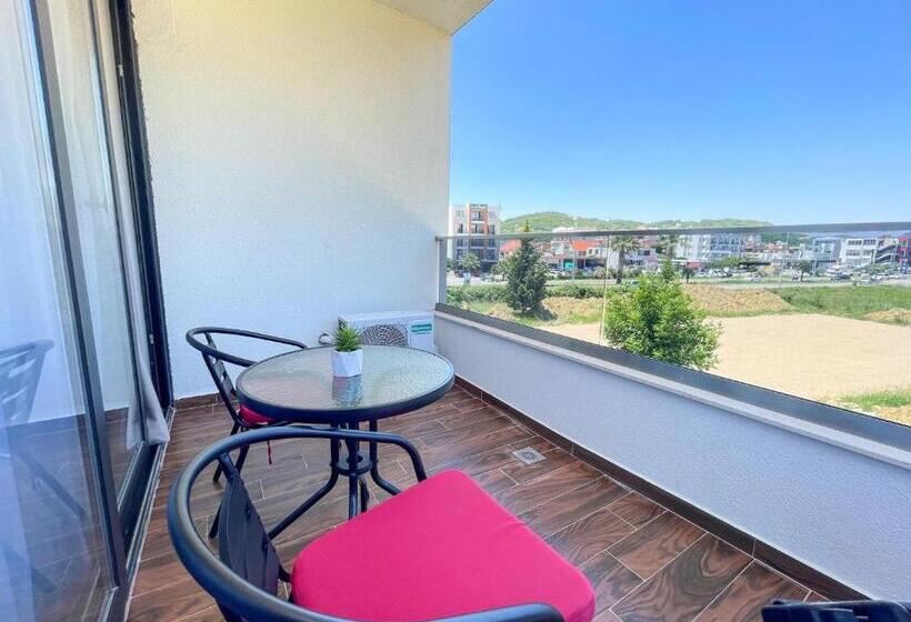 اتاق لوکس با بالکن, Xelent