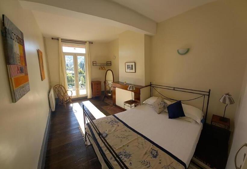 Номер Стандарт Вид на Горы, Velo Ariege Pyrenees