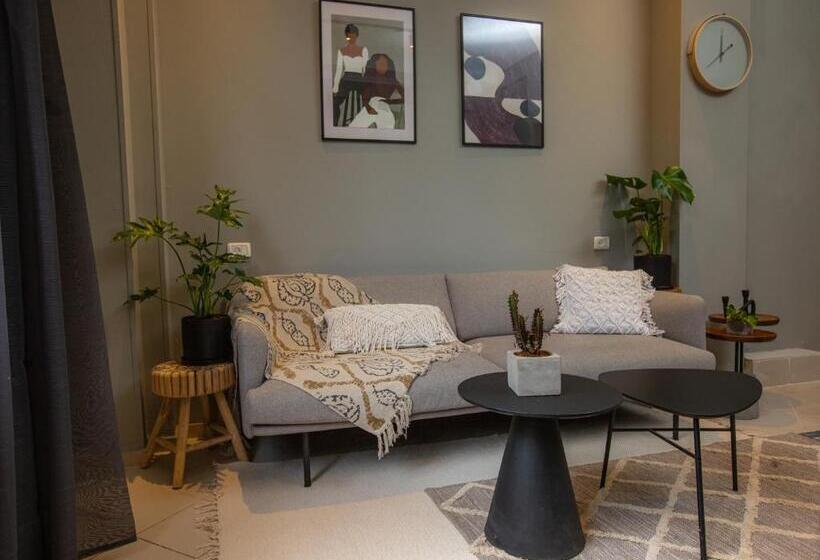 דירת חדר, Deblox Living Alhambra Apartments