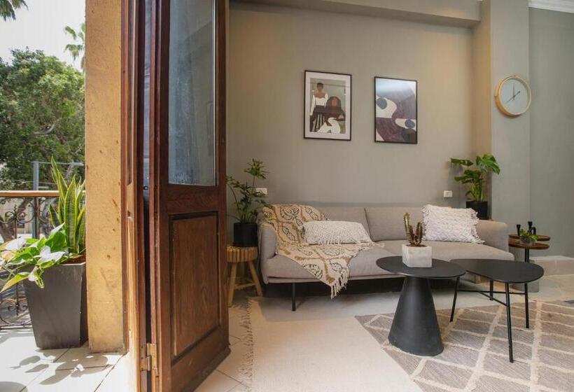 דירת חדר, Deblox Living Alhambra Apartments