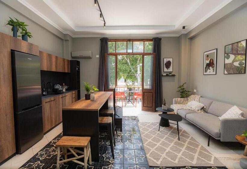 דירת חדר, Deblox Living Alhambra Apartments