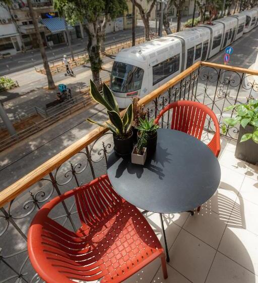 דירת חדר, Deblox Living Alhambra Apartments