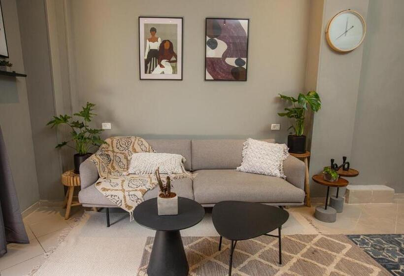 דירת חדר, Deblox Living   Alhambra Apartments