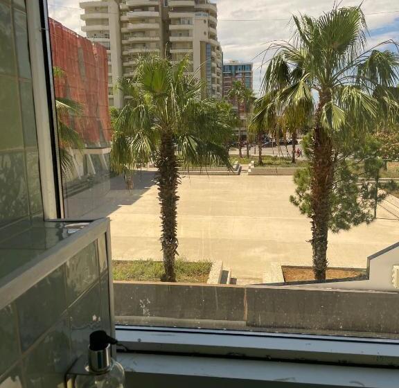 חדר דלוקס נוף לים, Kondo Stays   Polifonia City Loft