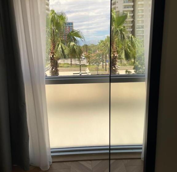 חדר דלוקס נוף לים, Kondo Stays   Polifonia City Loft