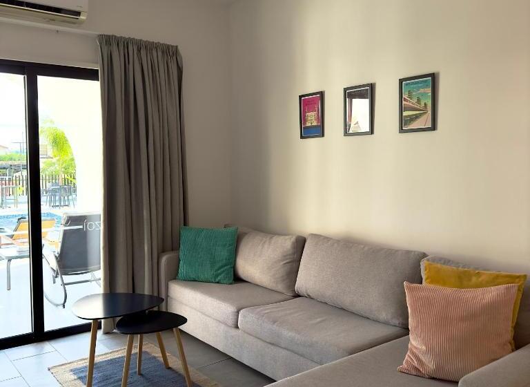 스위트 킹사이즈 침대, Zoi Ayia Napa