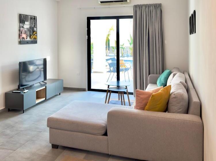 스위트 킹사이즈 침대, Zoi Ayia Napa