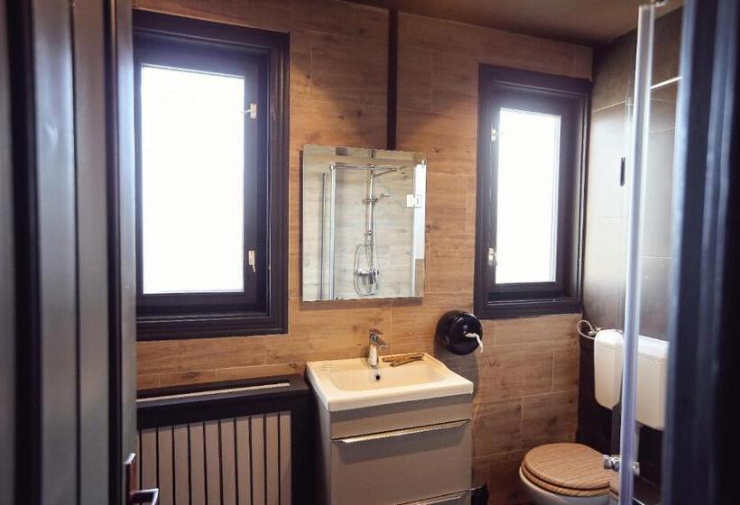 Люкс, Dezire Guesthouse