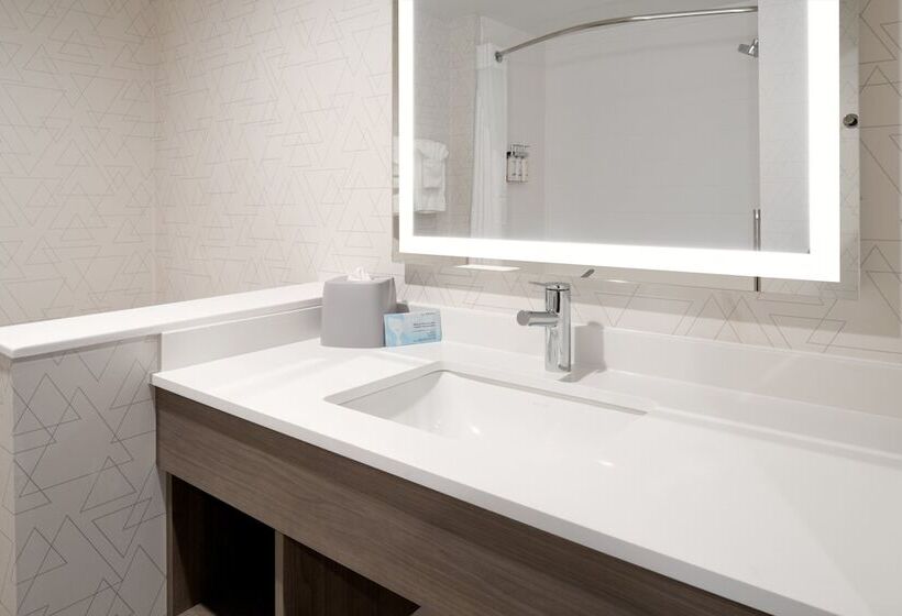 장애인을 위한 스위트, Holiday Inn Express & Suites   Hollister, An Ihg