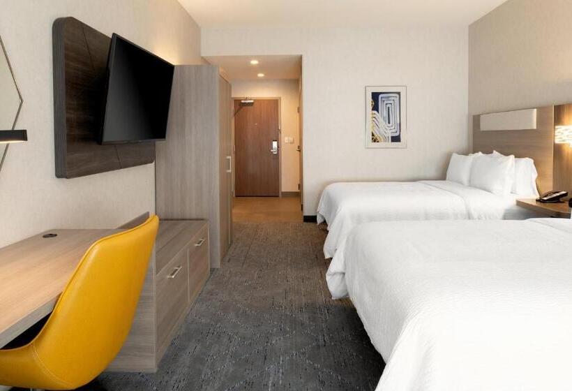 장애인을 위한 스위트, Holiday Inn Express & Suites   Hollister, An Ihg