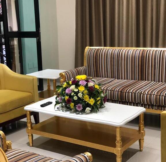 家庭套房, Open House