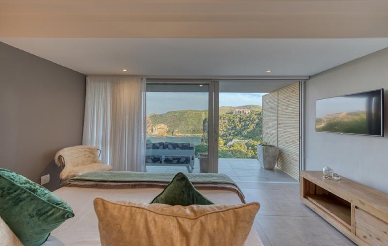 デラックスジュニアスイート, Crown On The Heads