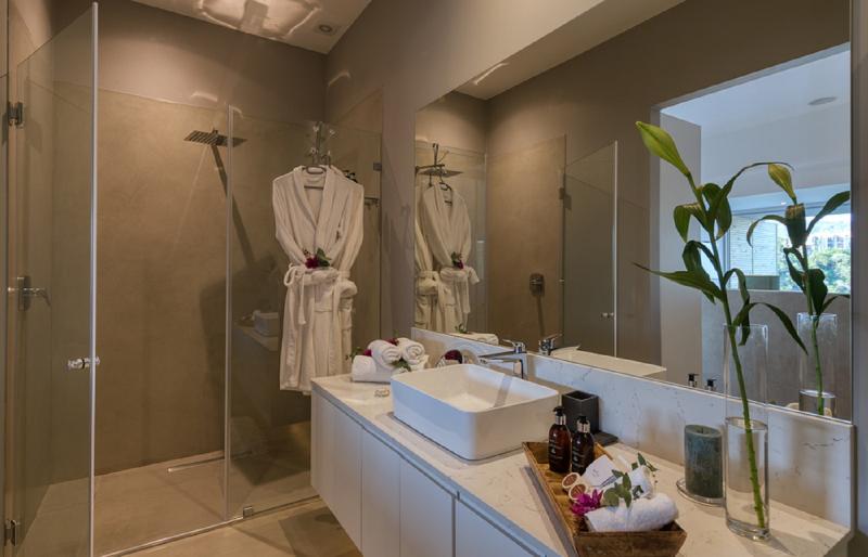 デラックスジュニアスイート, Crown On The Heads