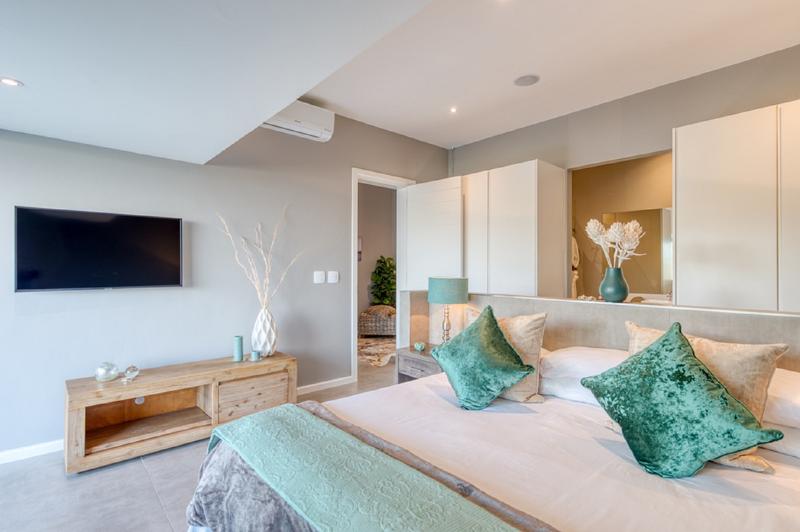 デラックスジュニアスイート, Crown On The Heads