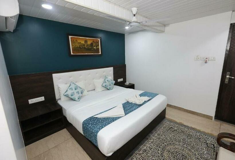 غرفة كومفورت ثلاثية, Astros