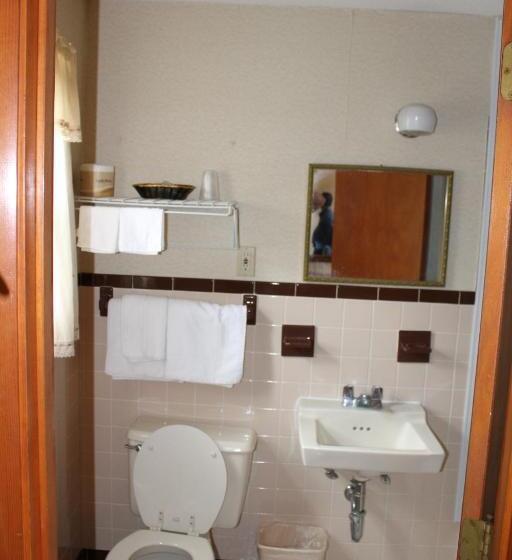 غرفه قياسيه سريرين مزدوجين, Elm Motel