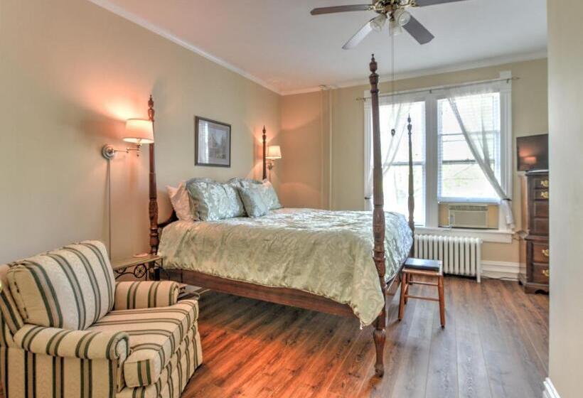 스탠다드 룸 킹사이즈 침대, 1898 Waverly Inn