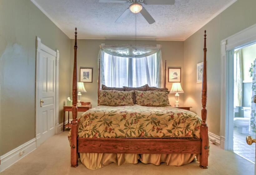 غرفة قياسية سرير كينج, 1898 Waverly Inn