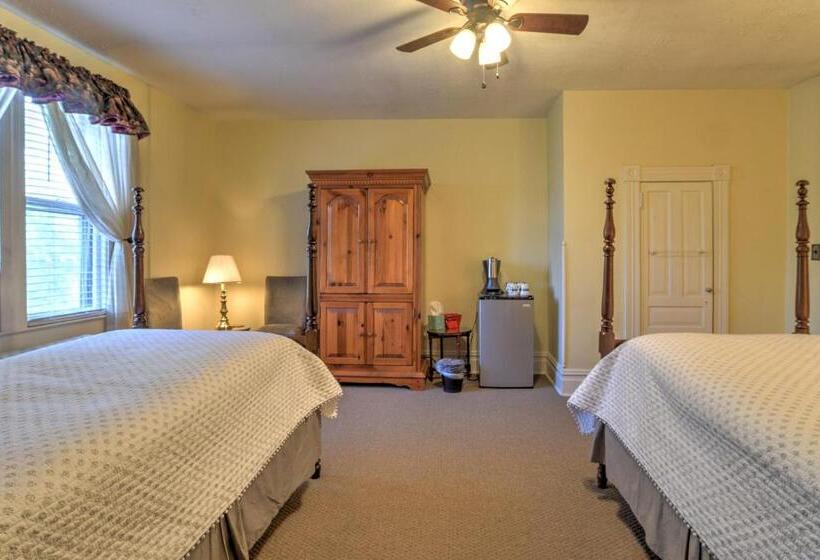 جناح سرير كينج, 1898 Waverly Inn