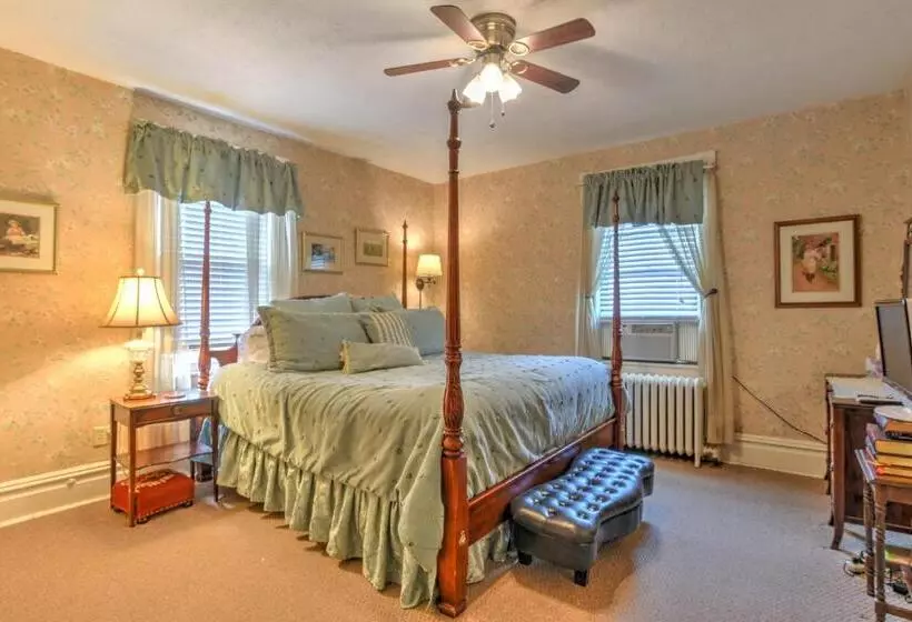 キングサイズベッドのスイートルーム, 1898 Waverly Inn