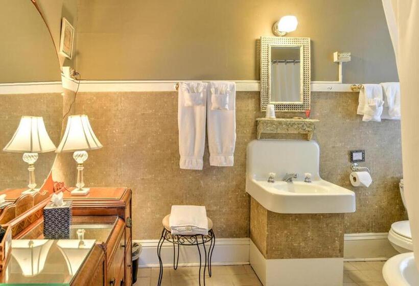 غرفة عائلية, 1898 Waverly Inn