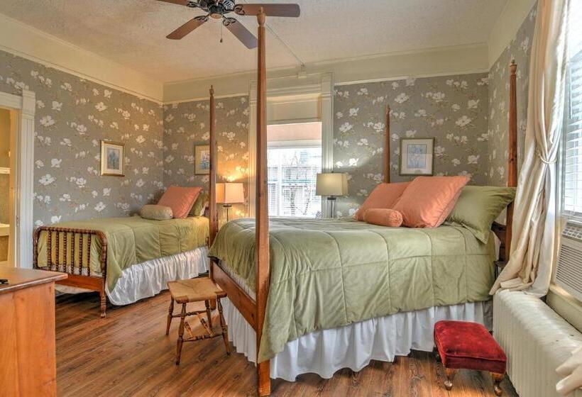 غرفة عائلية, 1898 Waverly Inn