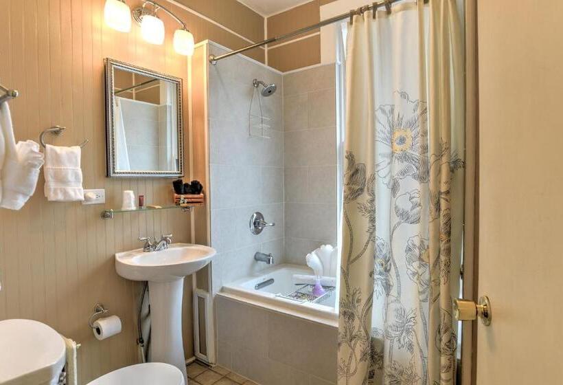 غرفة سوبيريور, 1898 Waverly Inn