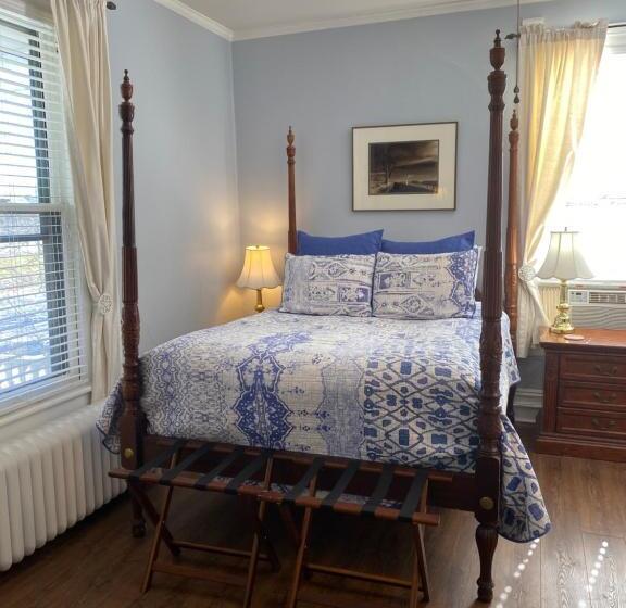 غرفة سوبيريور, 1898 Waverly Inn