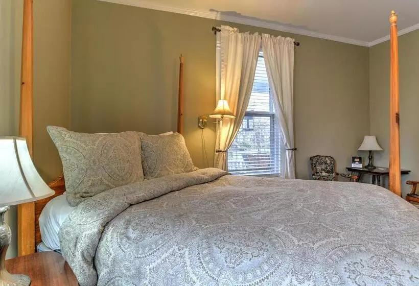 デラックスルーム, 1898 Waverly Inn