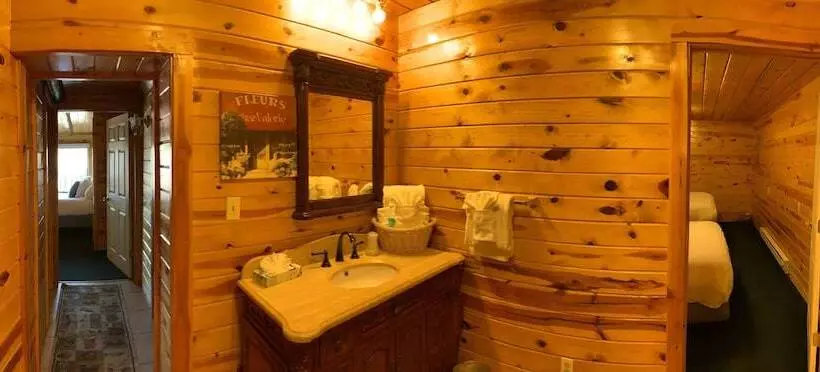 デュプレックス２ベッドルームアパート, Anglers Lodge