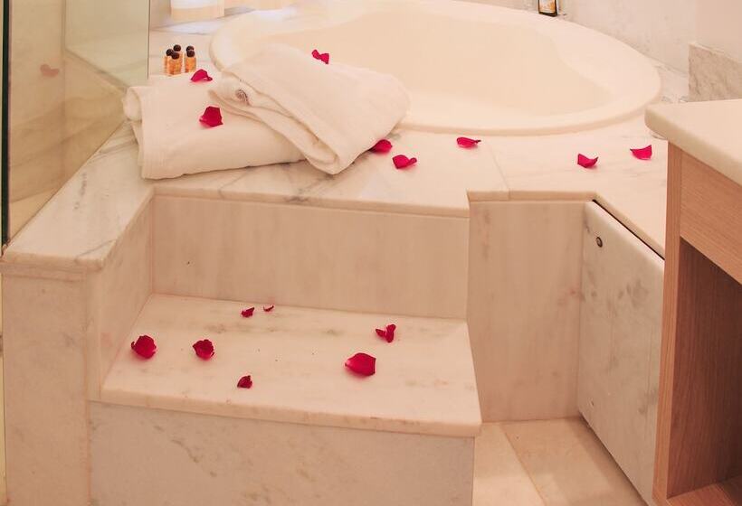 Номер Deluxe, Ema Palace